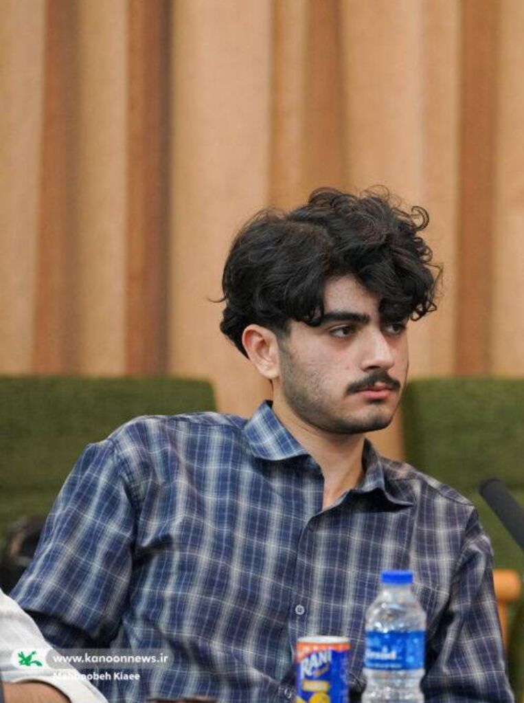 1299316-1 ازعضو ادبی کانون استان ایلام درجشنواره ملی «استاد محبت» تقدیرشد