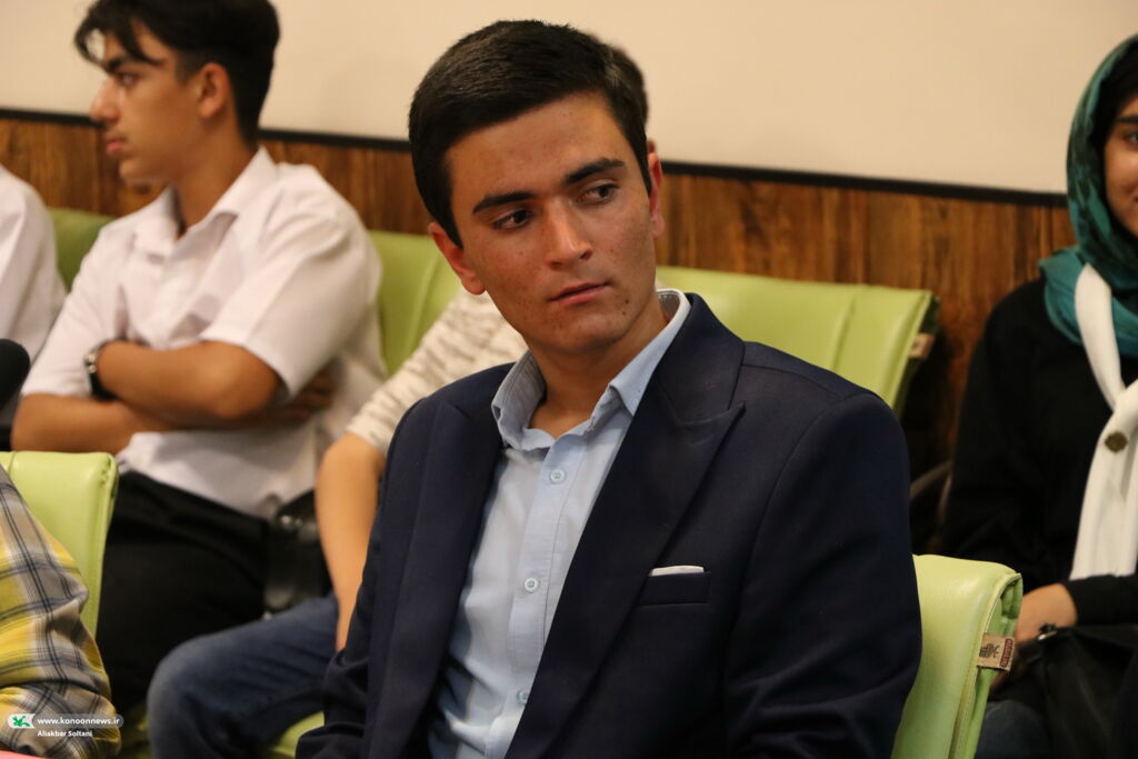 1299320 جایی که نوجوانان دیدگاهها و دغدغههای خود را مطرح کردند