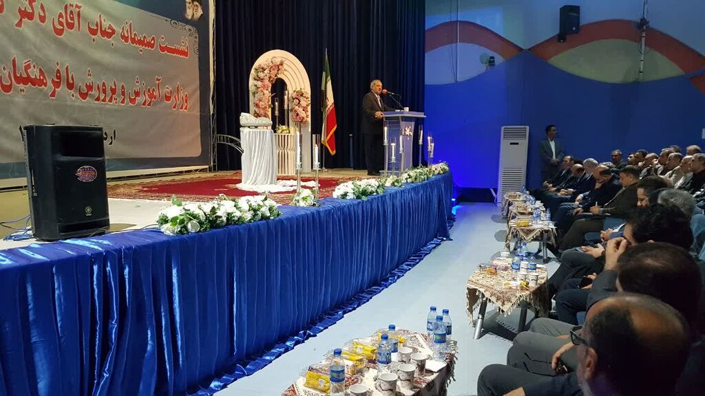 1299364 حضور کارکنان کانون کرمانشاه در نشست وزیر آموزش و پرورش با فرهنگیان استان