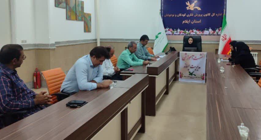 1299385-1 نشست آموزشی مدیریت پسماند به همت کارشناس آموزش وپژوهش