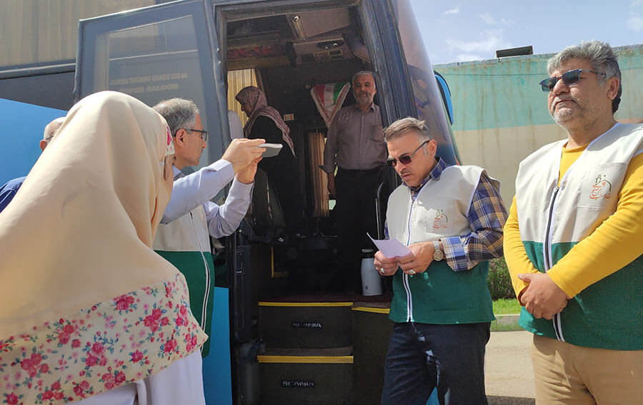 1299464 اعضای مرکز ۴ کانون اردبیل به همراه اولیای خود راهی مشهد شدند