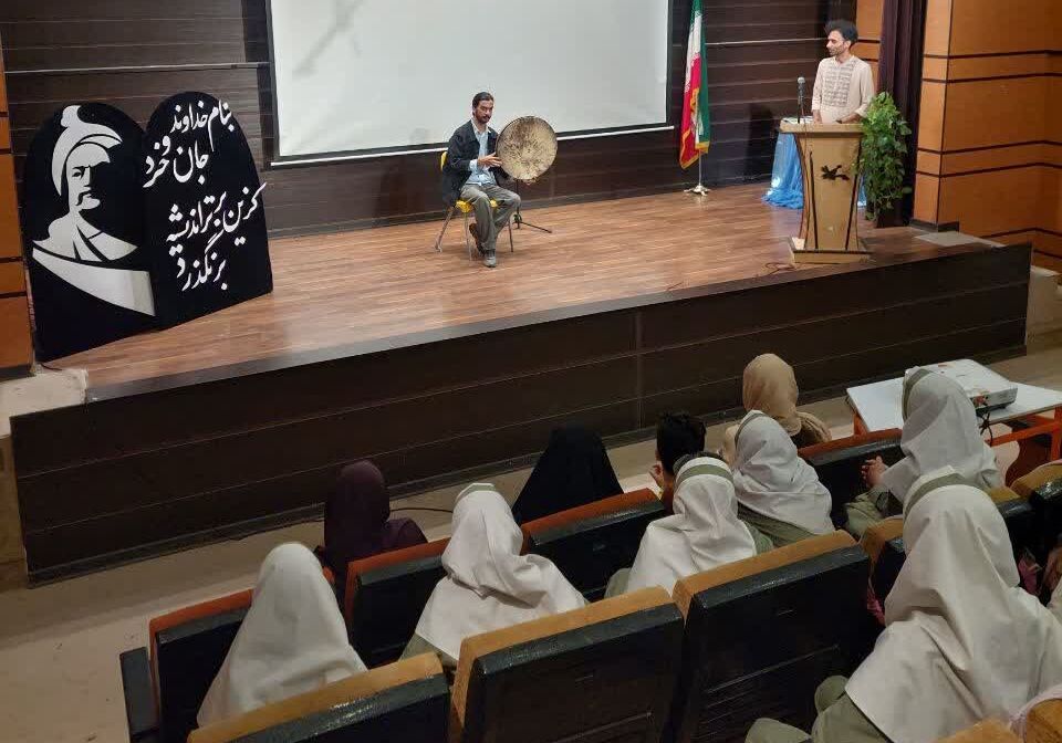 اولین نشست شاهنامه‌خوانی کانون کرمانشاه برگزار شد