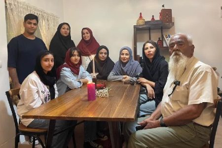 شبی آرام برای “قصه‌های ناتمام” در کافه لیح بندرعباس برگزار شد