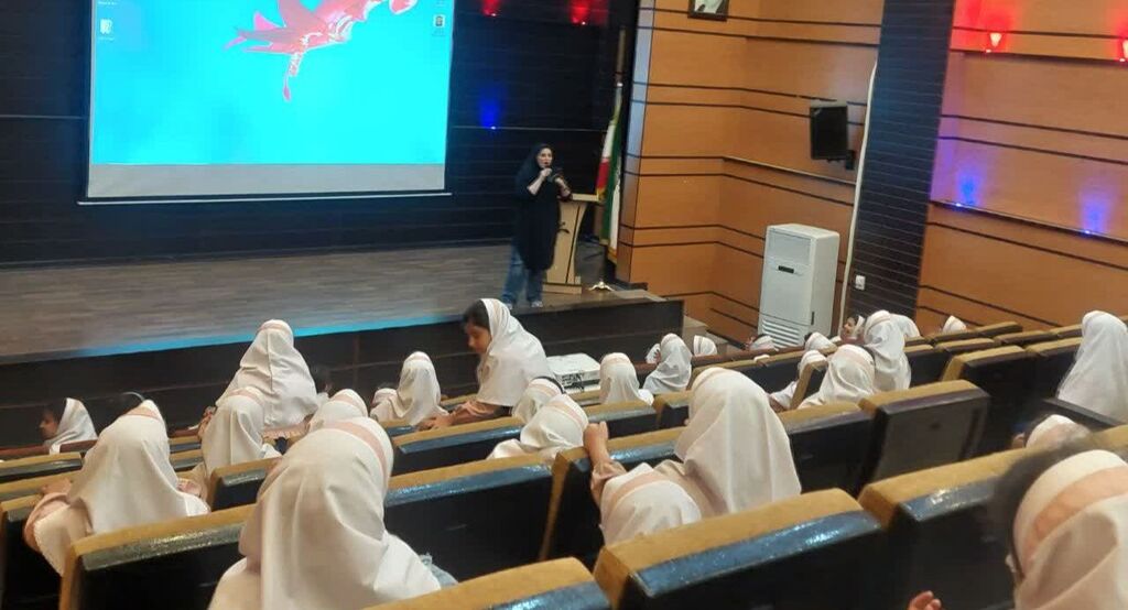 برنامه مشترک مرکز شماره ۴ کانون کرمانشاه و اداره کل حفاظت محیط زیست