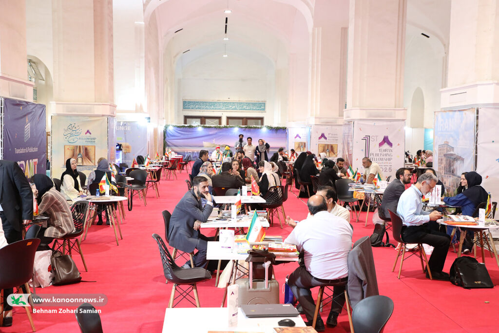 1299625 امضاء بیش از ۲۰ قرارداد فروش حق نشر کتابهای کانون به ناشران خارجی