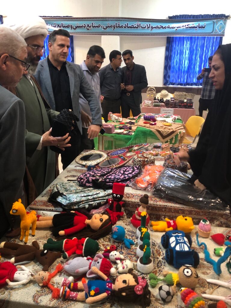 1299678 نمایشگاه مشاغل خانگی بستری برای معرفی مشاغل خانگی و معرفی فعالیتهای کانون