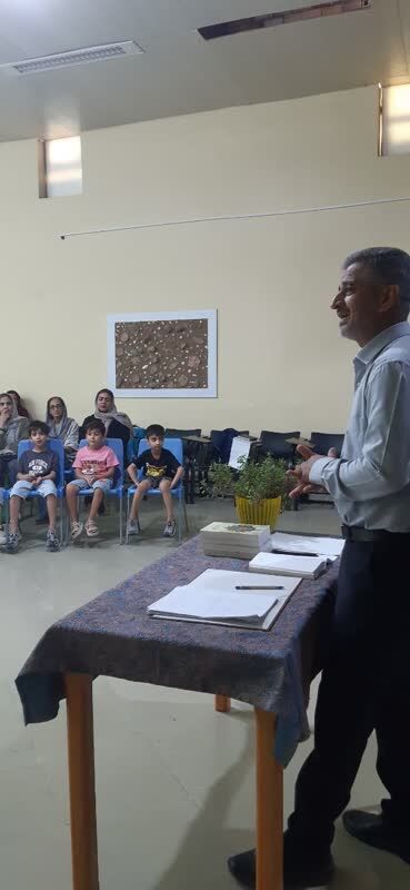 1299706 آیین بزرگداشت فردوسی در مرکز گلشهر بندرعباس برگزارشد