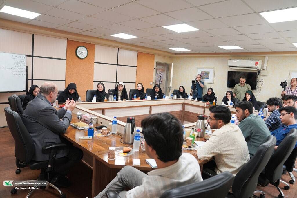 1299733 حضور سه عضو کانون کرمانشاه در اردوی باشگاه شعر قاف