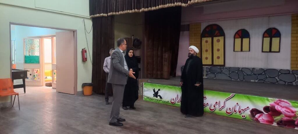 1299787 بازدید نماینده مجلس شورای اسلامی از مرکز فرهنگی، هنری کاشمر