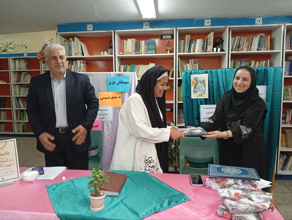 1299841 نشست «چنین گفت فردوسی پاکزاد» در مهدیشهر برگزار شد