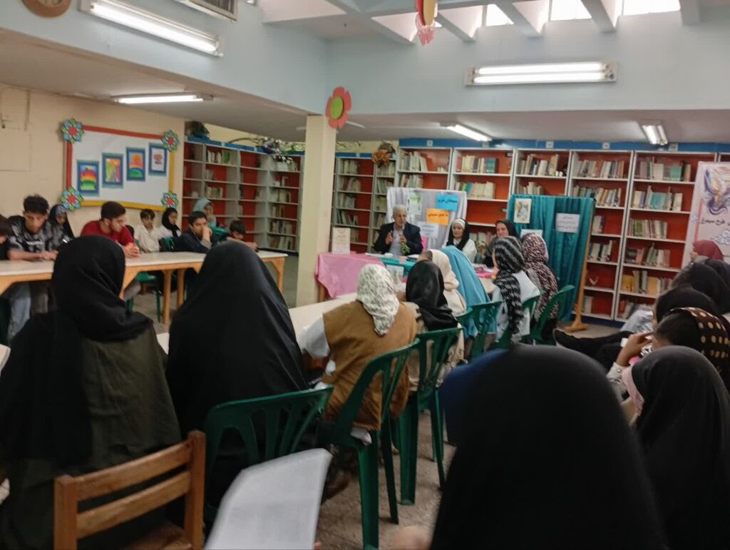 1299935 یکصد و بیست و سومین نشست شاعران و یکصد و نوزدهمین نشست نویسندگان نوجوان برگزار شد