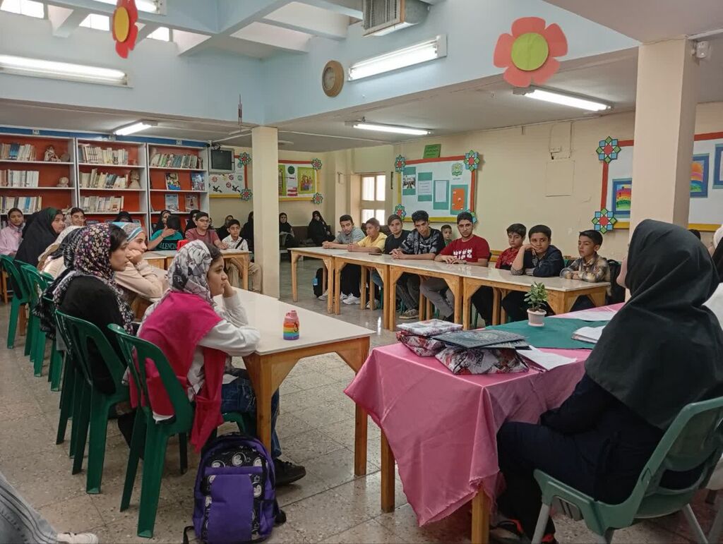 1299937 یکصد و بیست و سومین نشست شاعران و یکصد و نوزدهمین نشست نویسندگان نوجوان برگزار شد