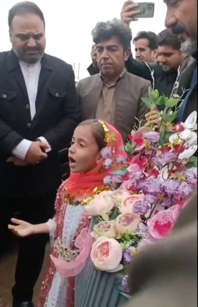 1299990 استقبال اعضای کانون از وزیران کشور در شهرستانهای مختلف کرمانشاه