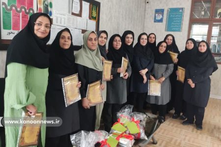 مدارس همراه با کتابخانه پستی کانون پرورش فکری یزد تجلیل شدند