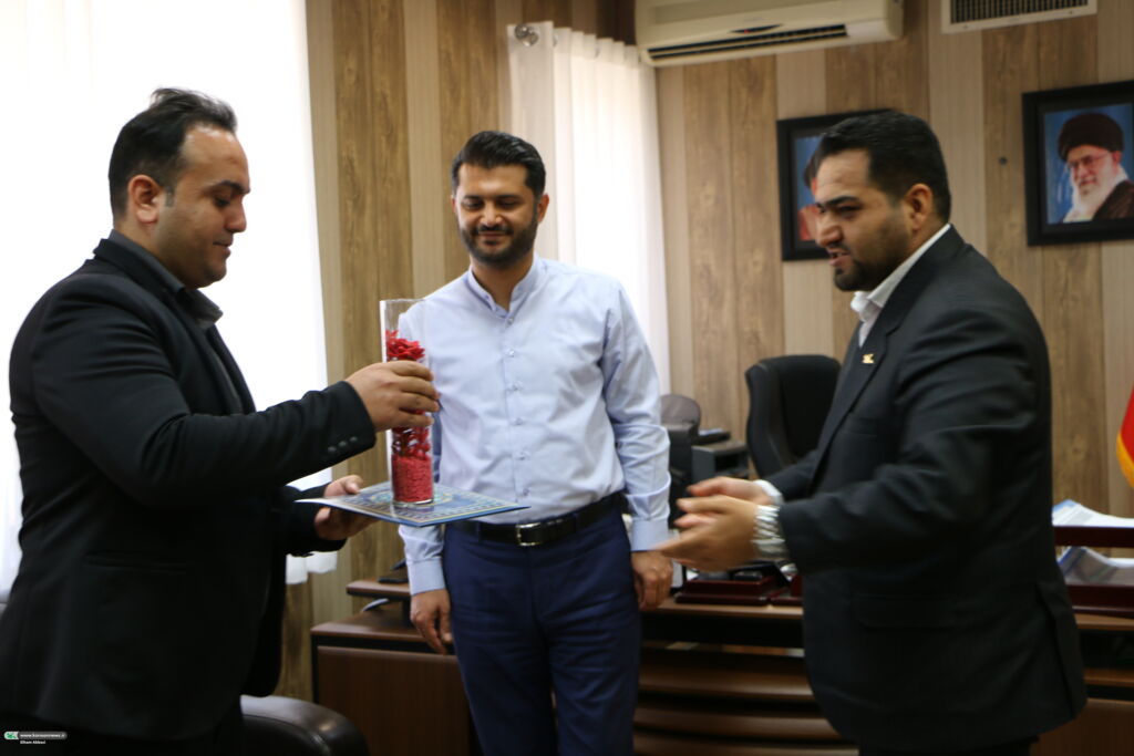 1300184 تجلیل از تلاشهای بیوقفه فعالان روابط عمومی به مناسبت روز روابط عمومی