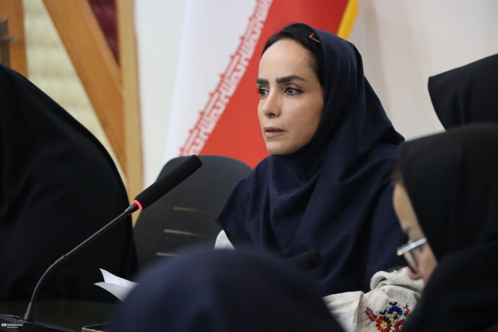 1300192 نمایشگاه هنری «به رنگ شاهنامه» در کانون استان تهران