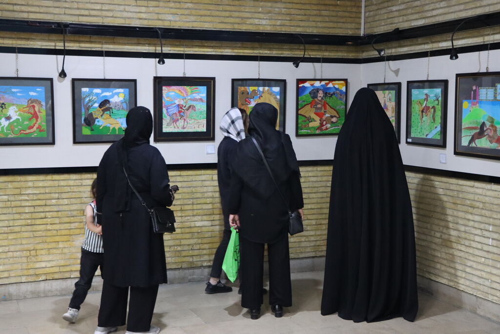 1300199 نمایشگاه هنری «به رنگ شاهنامه» در کانون استان تهران