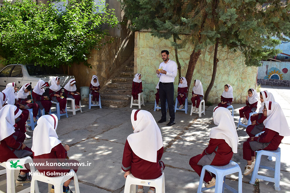 1300300 جشن روز جهانی کتابخانههای سیار در خرمآباد/ گامی در جهت گسترش عدالت فرهنگی