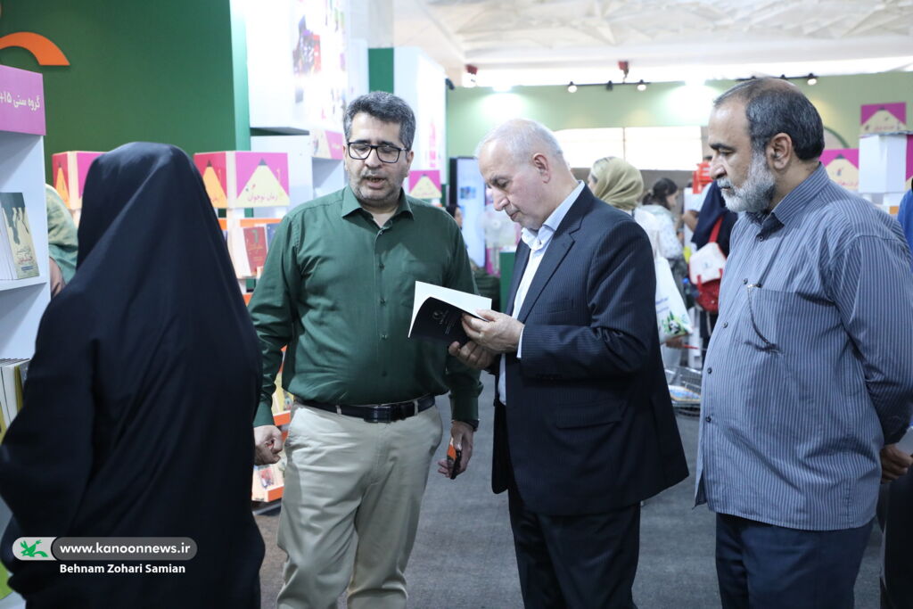 1300399-3 کانون باید در استانها نمایشگاههای کتاب کودک برپا کند
