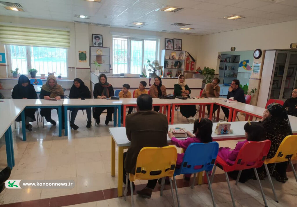 1300577 شاهنامهخوانی و بزرگداشت حماسهسرای ایران در کانون لرستان