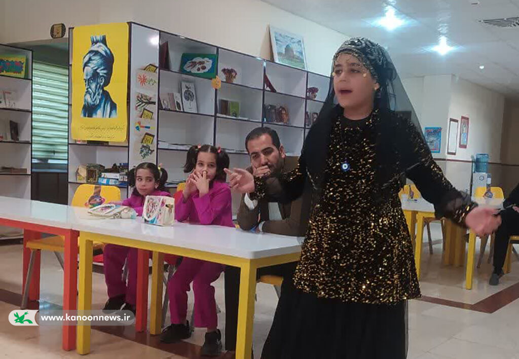 1300579 شاهنامهخوانی و بزرگداشت حماسهسرای ایران در کانون لرستان