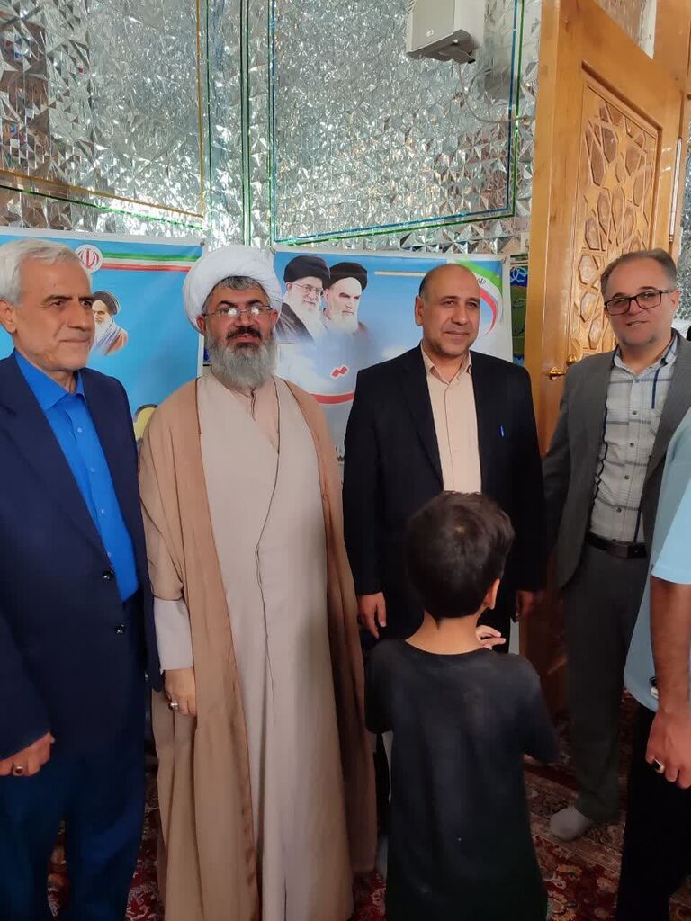 برپایی میز خدمت به مناسبت سالگرد رئیس‌جمهور شهید در کاشمر