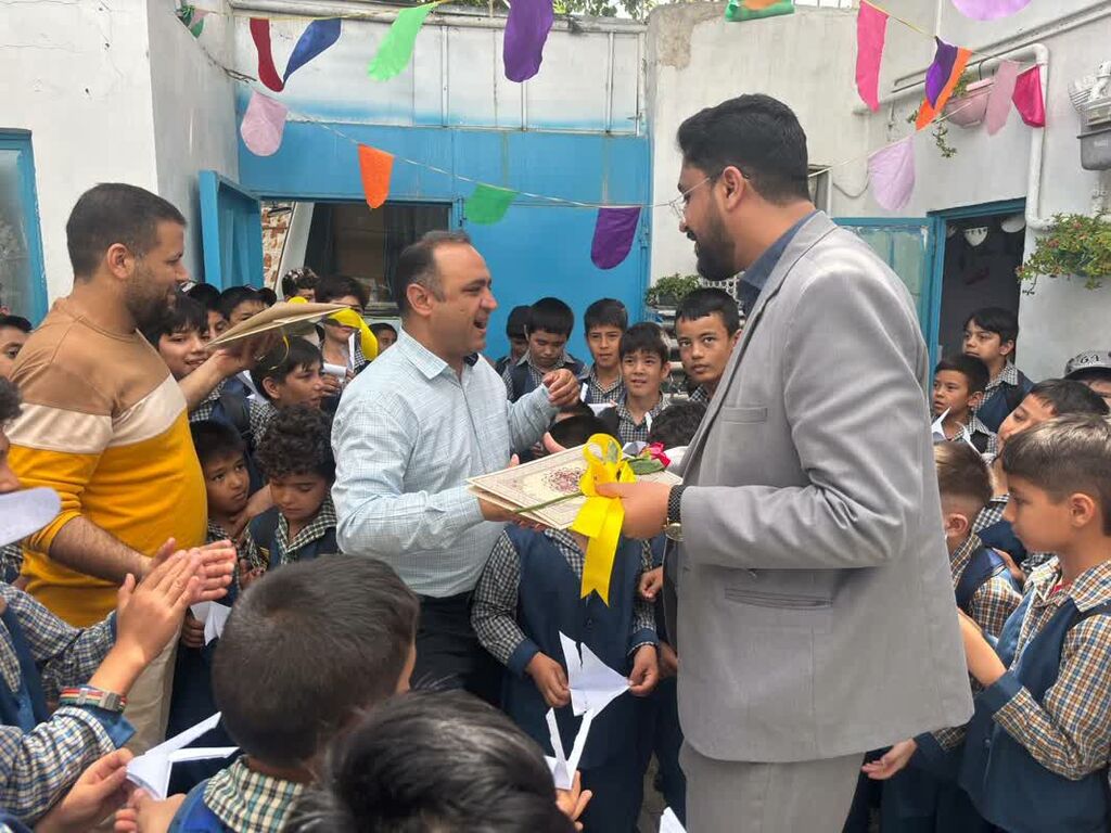 1300671 تقدیر از همکاران سیار مشهد همزمان با روز جهانی کتابخانههای سیار