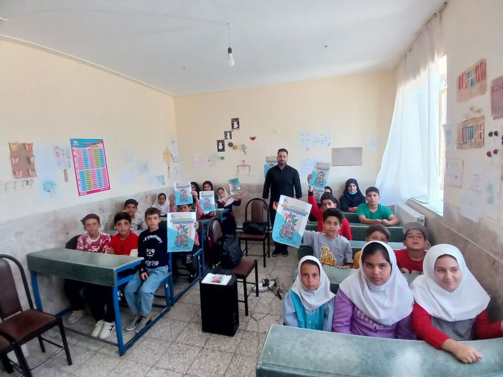 1300679 برنامههای سیار روستایی کانون کرمانشاه در مناطق مختلف