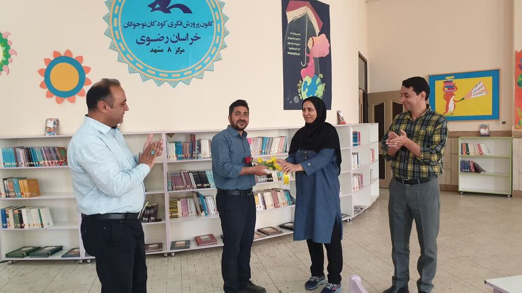 1300680 تقدیر از مربیان سیار مشهد همزمان با روز جهانی کتابخانههای سیار