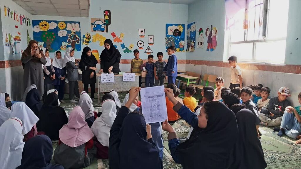 1300695 کتاب، بازی،لبخند؛ هدیه مراکز سیار به کودکان