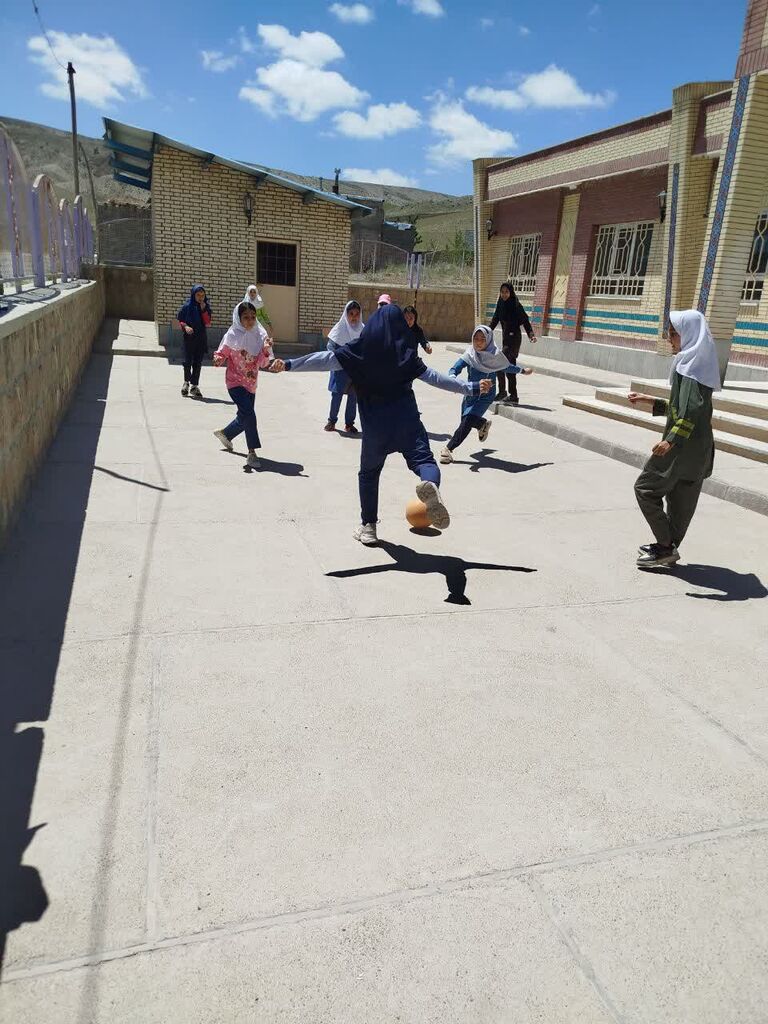 1300700 کتاب، بازی،لبخند؛ هدیه مراکز سیار به کودکان