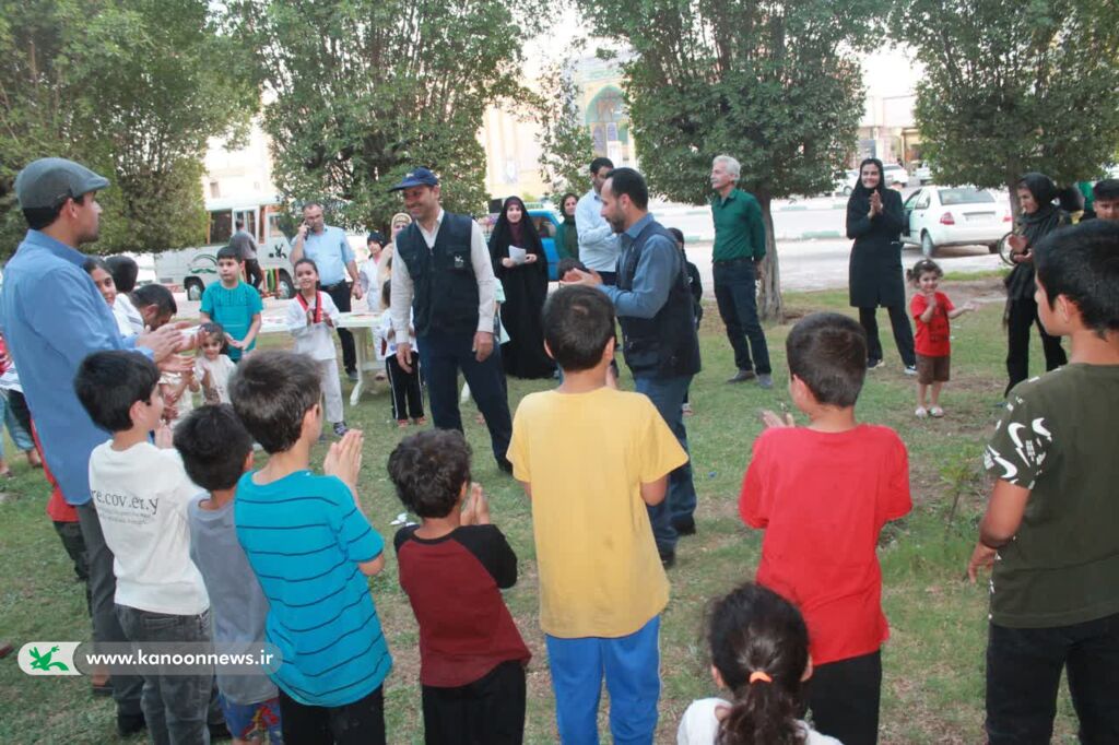 1300735 اهواز میزبان شادپیمایی کتابخانههای سیار کانون پرورش فکری