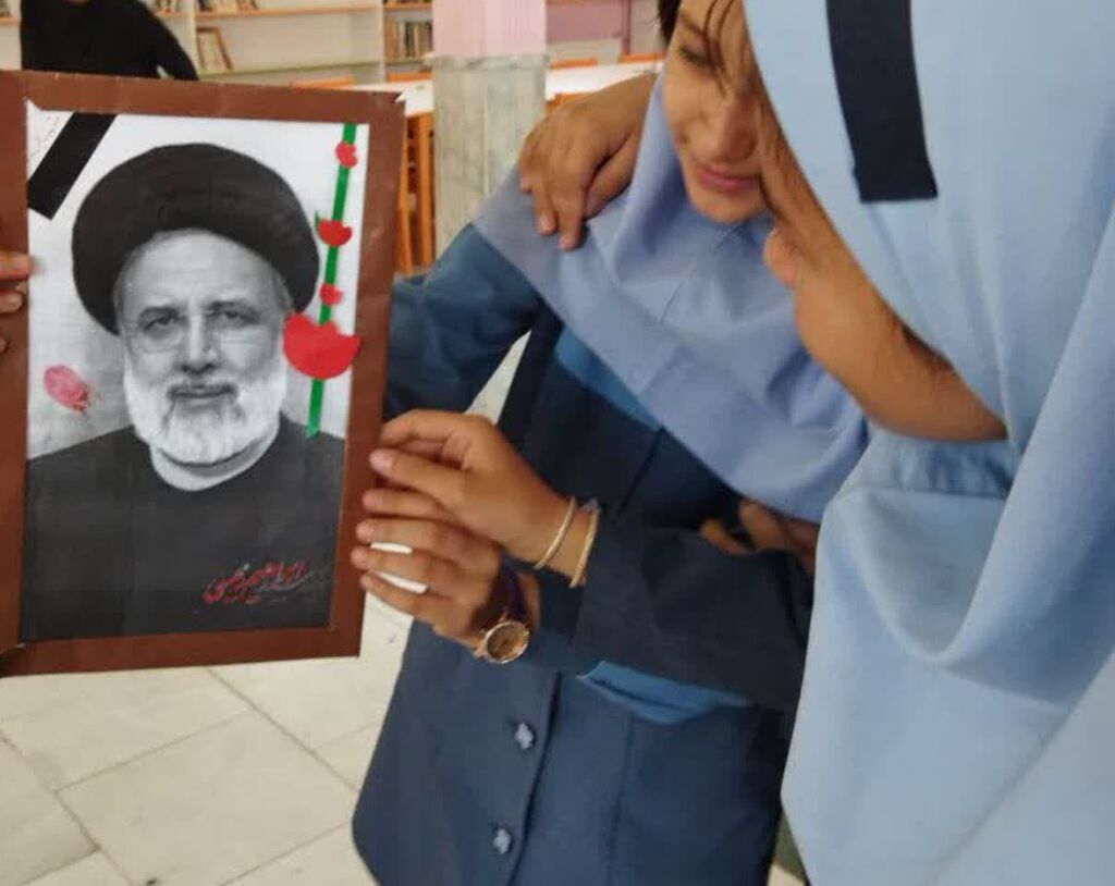 1300769-1 «قابی از بهشت» در مرکز بردسکن همزمان با سالروز شهادت آیتالله رئیسی