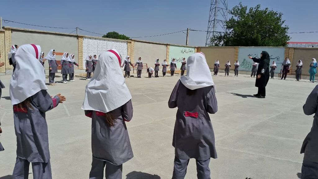 مرکز کنگاور فعالیت‌های کانون را به روستای "کارخانه" برد