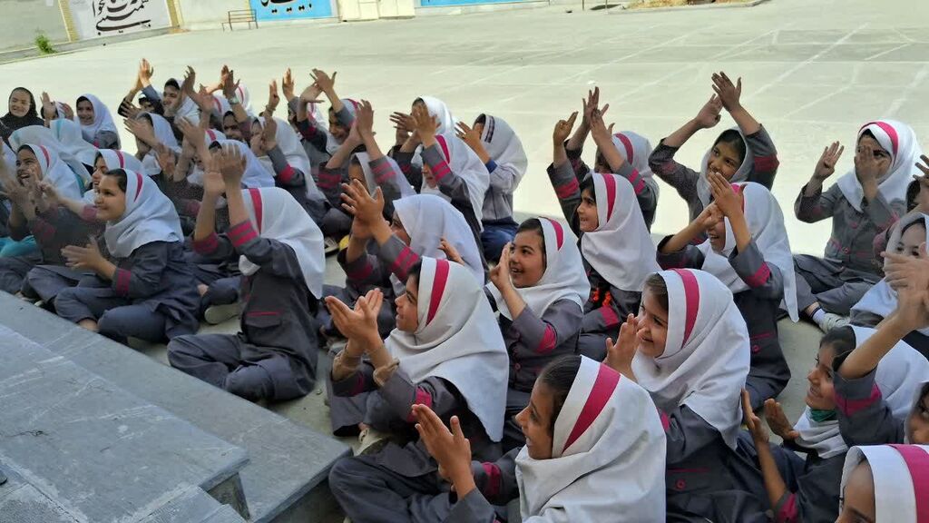 مرکز کنگاور فعالیت‌های کانون را به روستای "کارخانه" برد