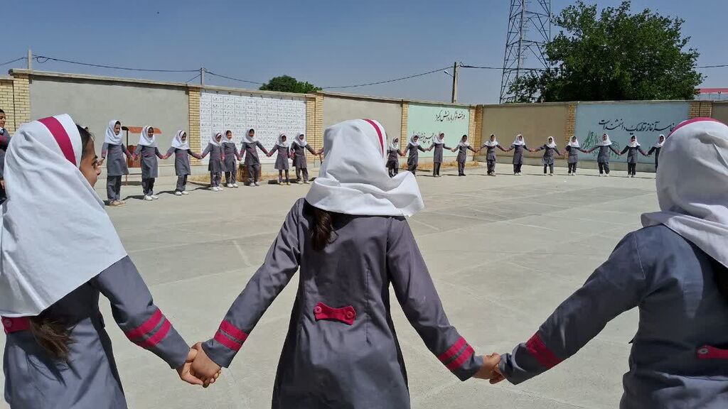 مرکز کنگاور فعالیت‌های کانون را به روستای "کارخانه" برد