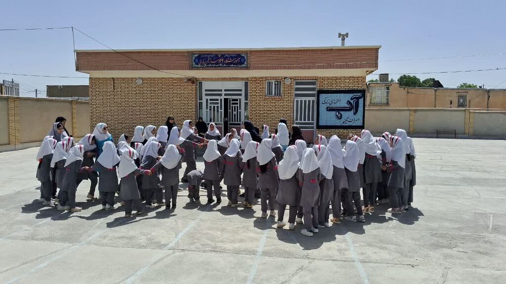 مرکز کنگاور فعالیت‌های کانون را به روستای "کارخانه" برد