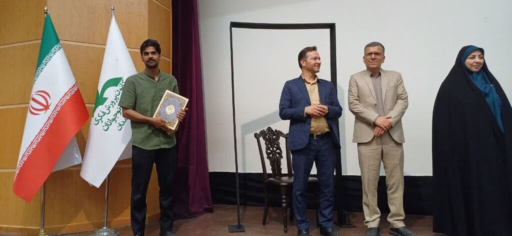 1300914 کتابخانههای سیار پیامآوران روشنایی، دانایی و امید هستند