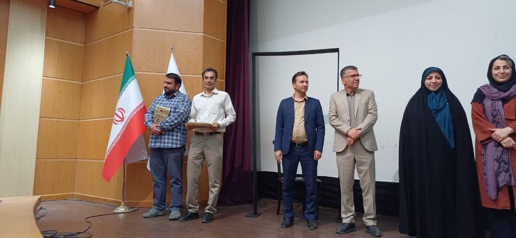 1300916 کتابخانههای سیار پیامآوران روشنایی، دانایی و امید هستند