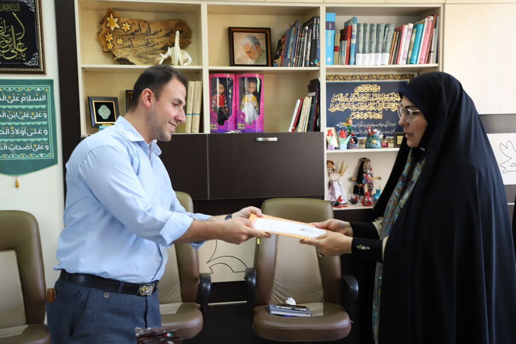 تجلیل از تلاش‌های همکاران عرصه ی روابط عمومی و مربیان مراکز سیار