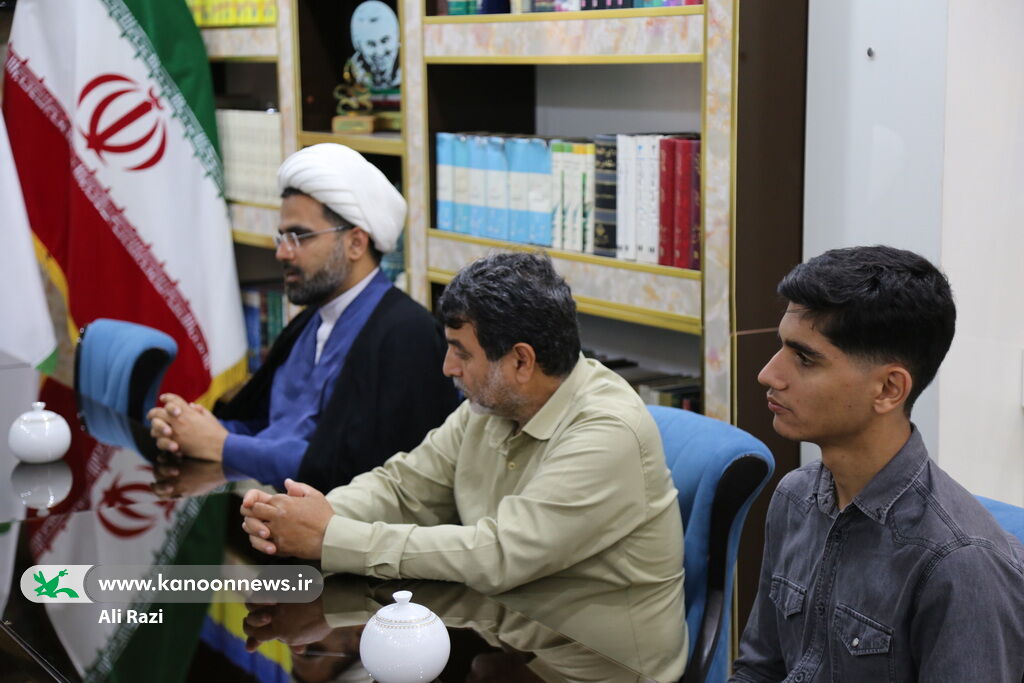 1301015 دیدار مدیرکل کانون استان بوشهر با مدیر کانون نخبگان آفتابگردان