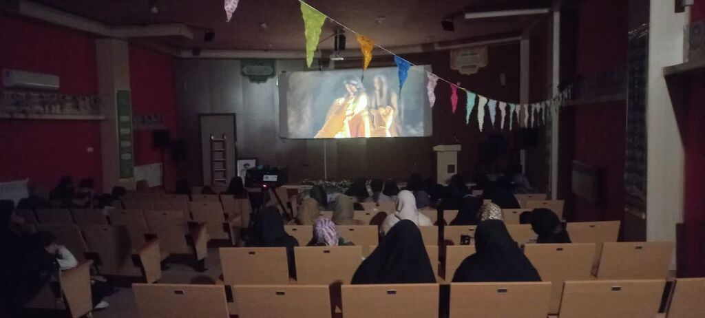 1301021 افزایش استقبال خانوادهها از «سینماکانون» علیآبادکتول