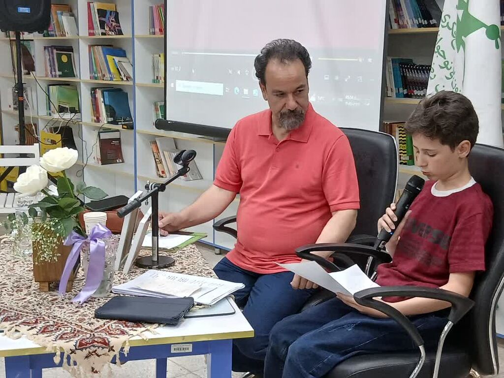 1301068 نشست ادبی «رونویسی از بهار» در مرکز شماره ۱۰ مشهد