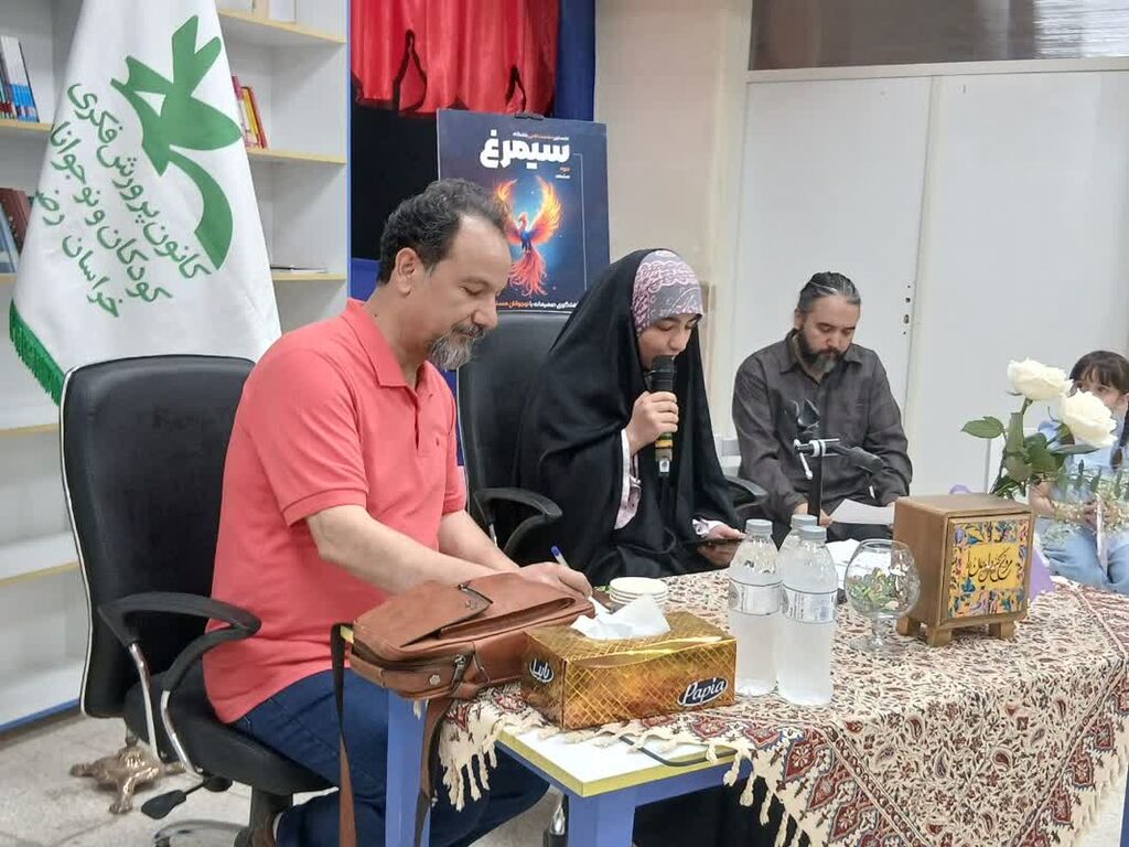 1301070 نشست ادبی «رونویسی از بهار» در مرکز شماره ۱۰ مشهد