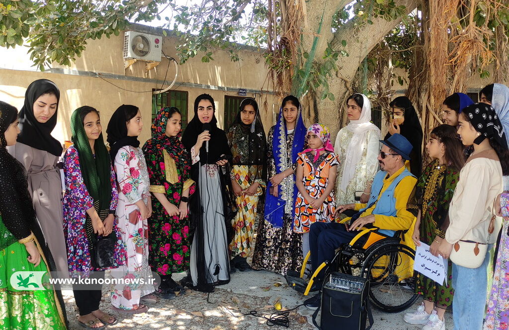 1301258 در روز جهانی موزه ها اعضا کانون به موزه محلی سیراف رفتند