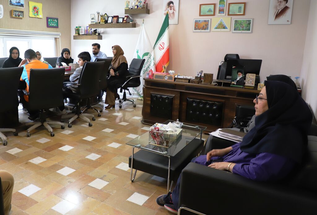 1301264 نشست مدیرکل کانون قزوین با کانونیاران و اعضای شورای نوجوان استان