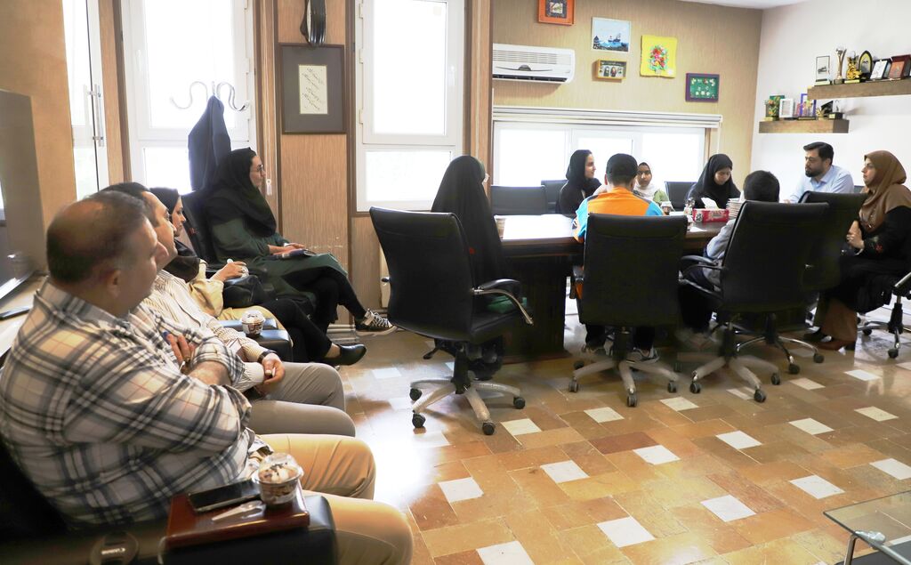 1301265 نشست مدیرکل کانون قزوین با کانونیاران و اعضای شورای نوجوان استان