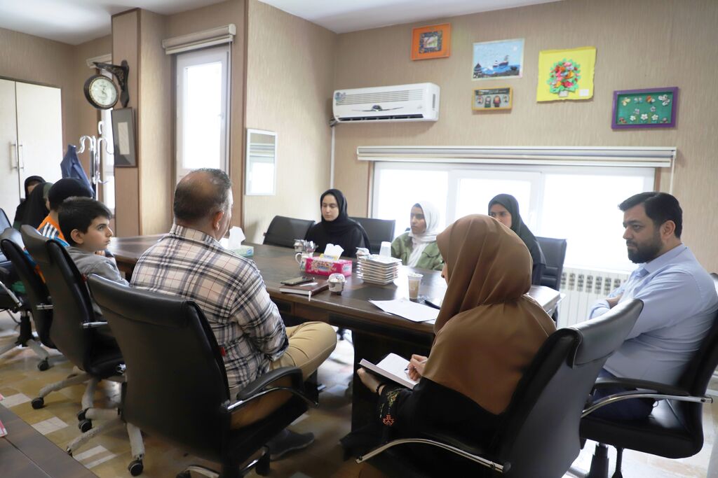 1301266 نشست مدیرکل کانون قزوین با کانونیاران و اعضای شورای نوجوان استان