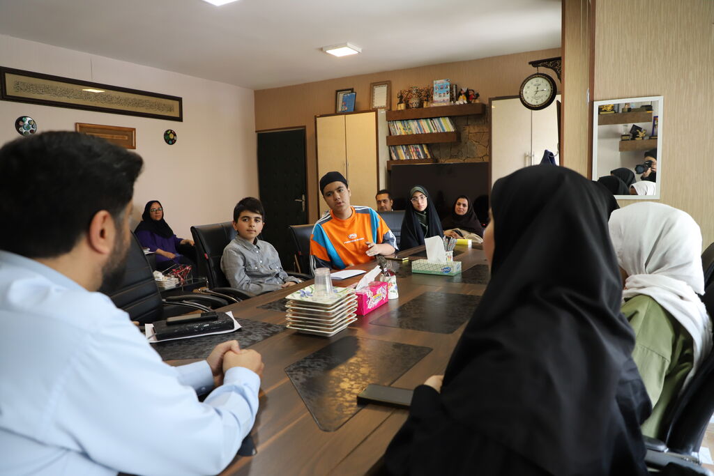 1301269 نشست مدیرکل کانون قزوین با کانونیاران و اعضای شورای نوجوان استان