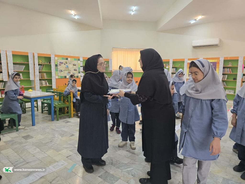 1301279 چند متر کتاب